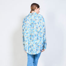 Load image into Gallery viewer, Floral print button-down blouse
