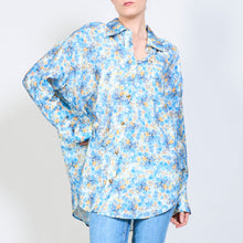 Load image into Gallery viewer, Floral print button-down blouse