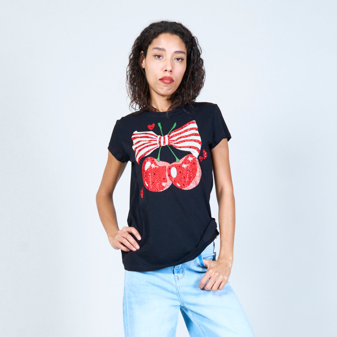Playful cherry and bow graphic t-shirt in white