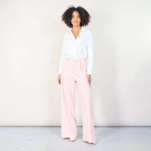 Elegant pleated trouser with striped design in pink