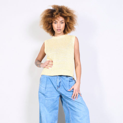 Sleeveless knit vest in Yellow