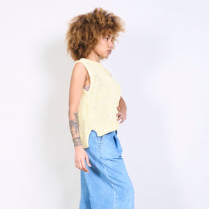 Sleeveless knit vest in Yellow