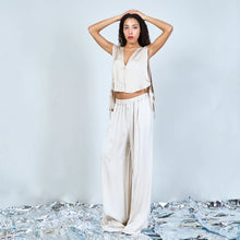 Load image into Gallery viewer, Relaxed wide-leg trousers