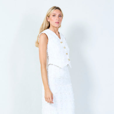 Elegant sleeveless vest with Stylish midi skirt in white