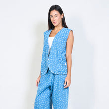 Load image into Gallery viewer, Floral print denim vest with button front